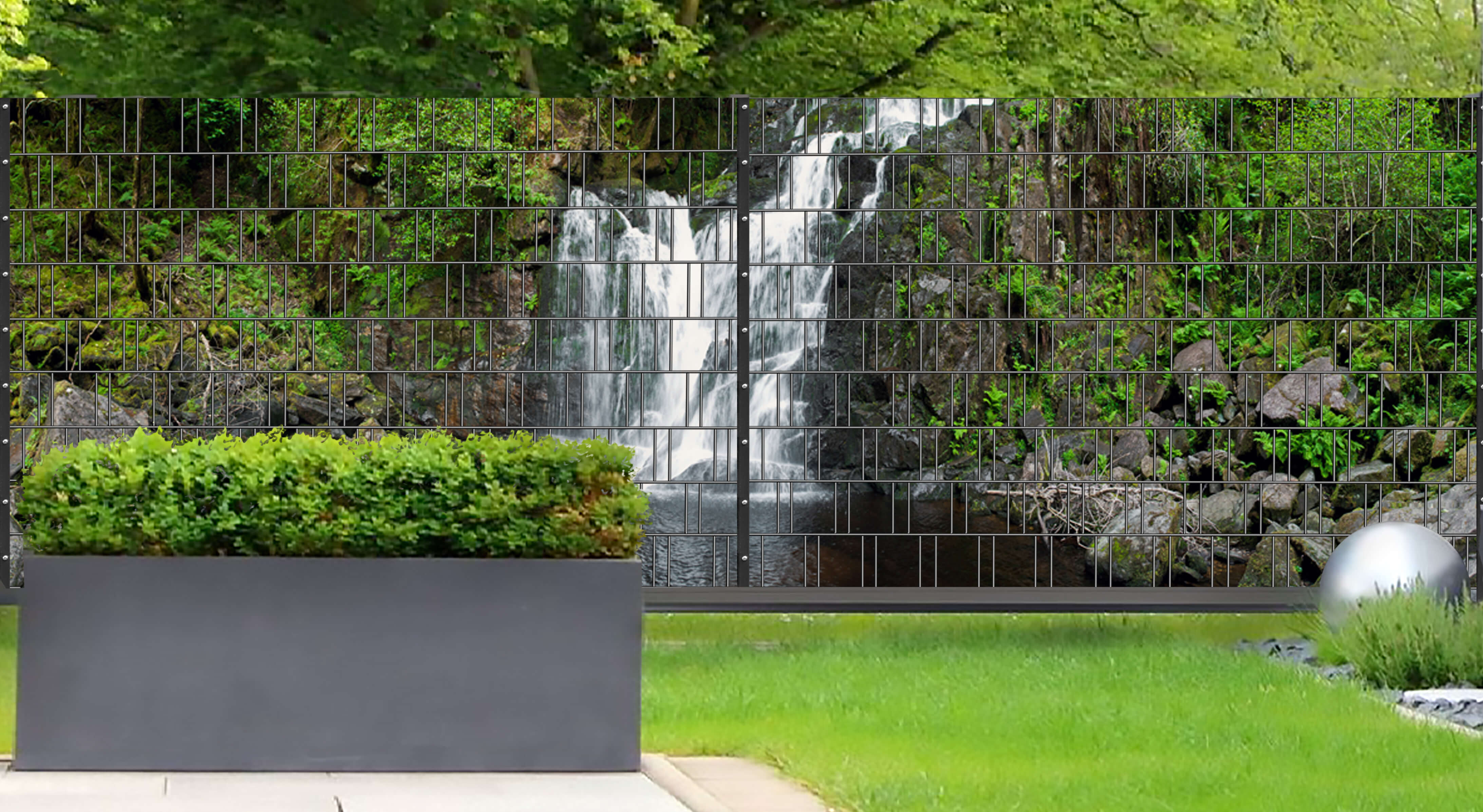 Waldwasserfall Panorama XL – die PVC-freien Sichtschutzstreifen für den Doppelstabmattenzaun.n, Vegetation