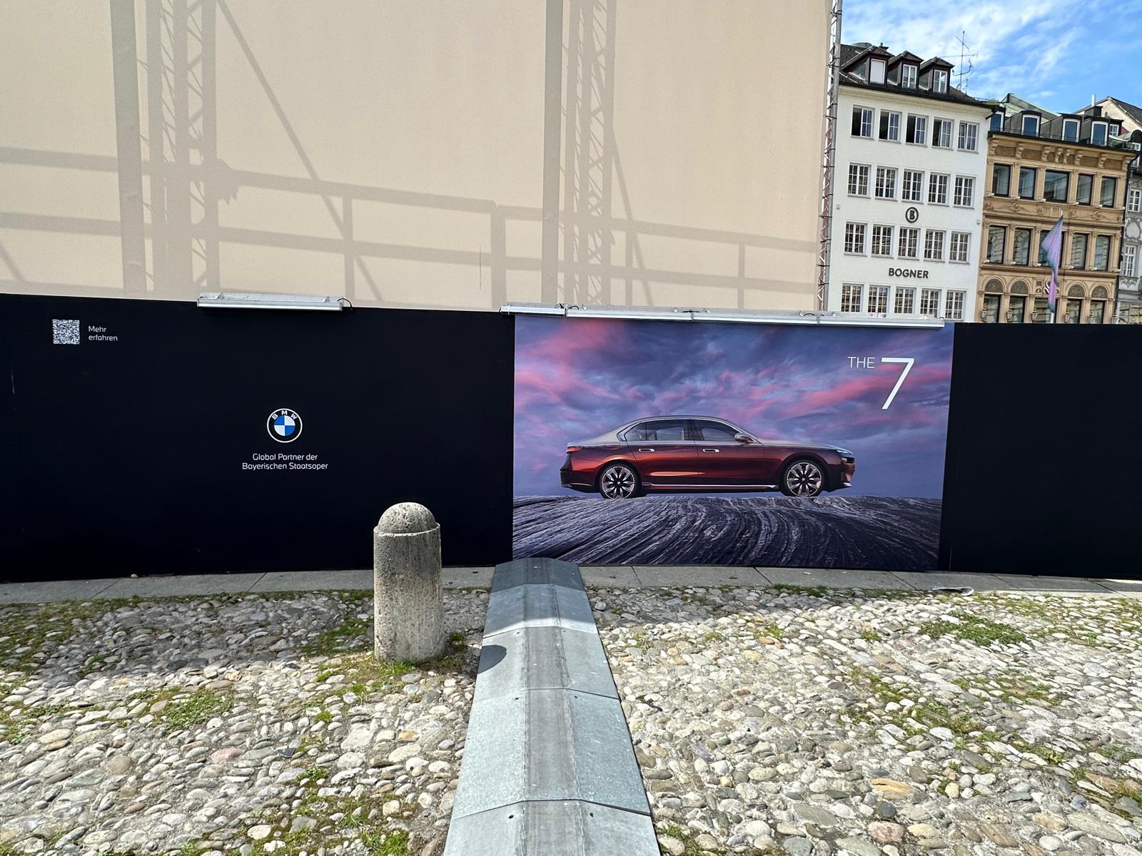 Event mit individuell bedruckter Wand und Boden