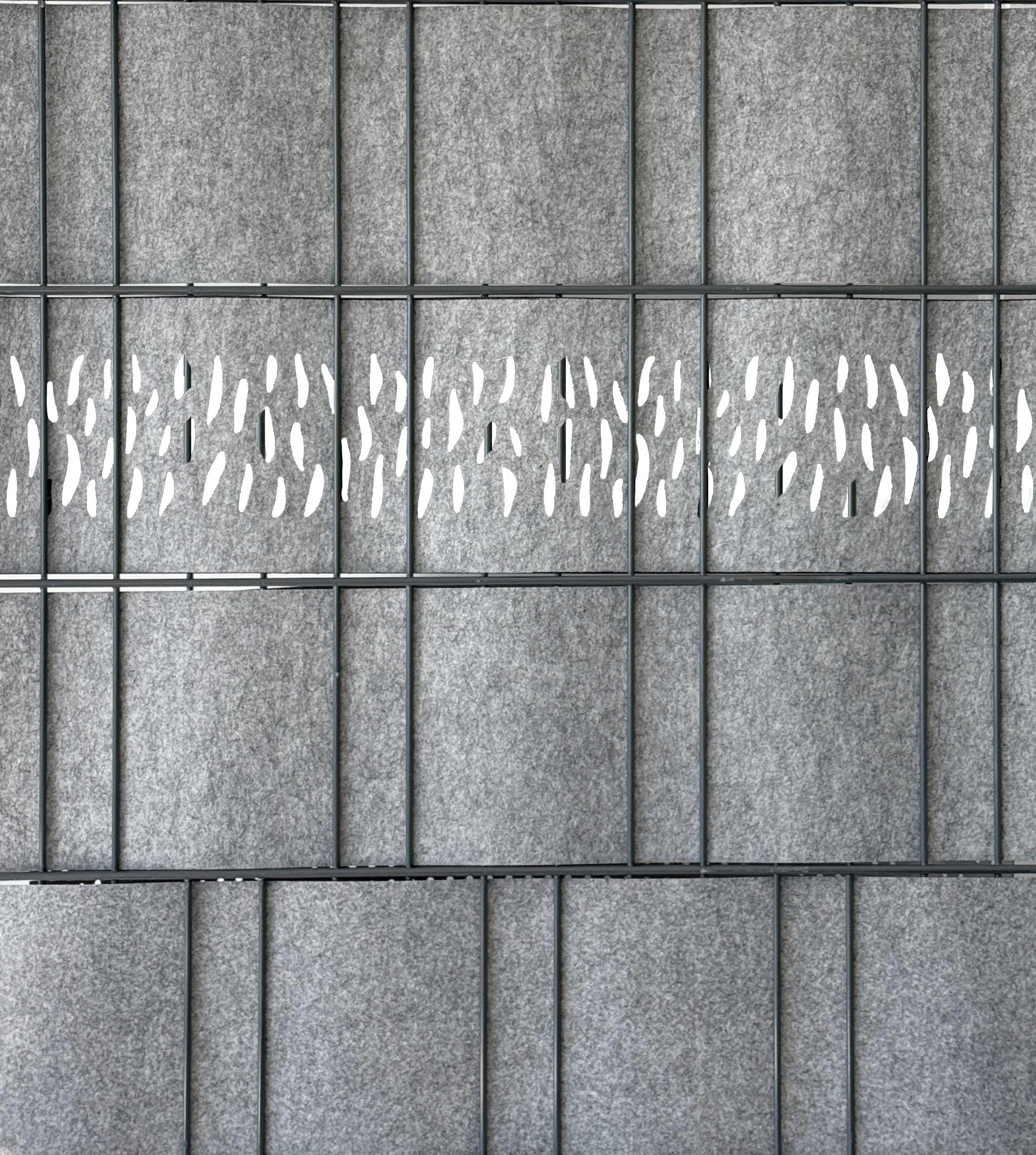 Venezia Bubble Sichtschutzstreifen von Zaundruck als gelaserter Einzelstreifen im Doppelstabmattenzaun, 2,60 m x 19 cm, perforiertes Design zur Akzentuierung und Kombination mit einfarbigen Sichtschutzstreifen