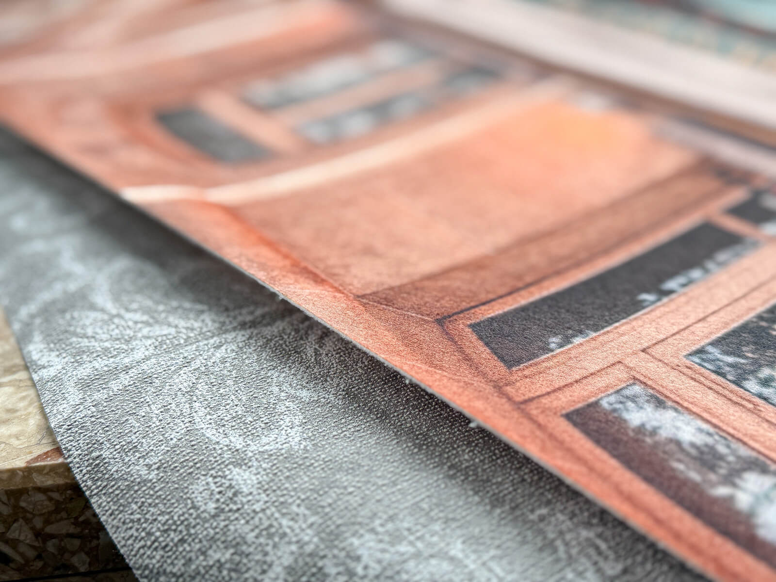 Materialvergleich TECHNOVLIES und herkömmliche Vliestapete