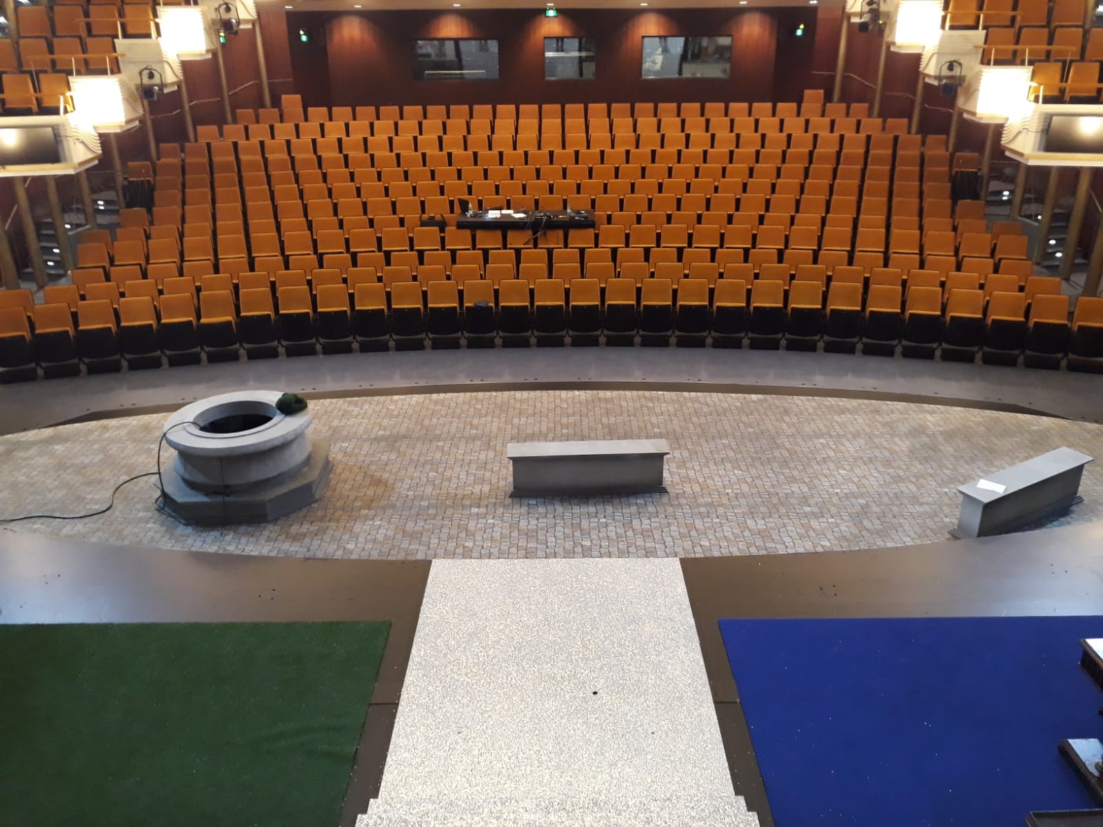 Einsatzbeispiel: bedruckter Bühnenboden im Theater