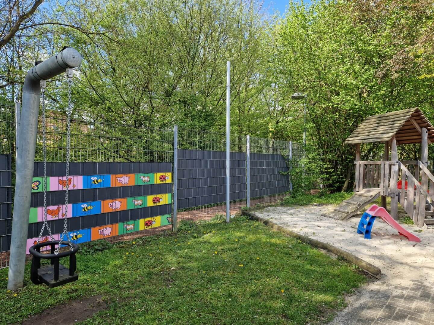 IMG-20240410-WA0014-GrossK1taREF0EvOB8 Tierbordüre - Zaunsichtschutz mit Druck