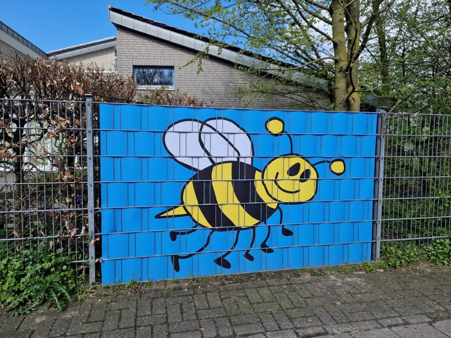 IMG-20240410-WA0005-Gross Biene - Motiv-Sichtschutzstreifen für Zäune